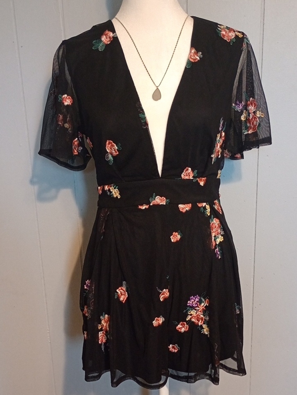 Lulus Black Floral Embroidered Plunge Neck Romper Size Small